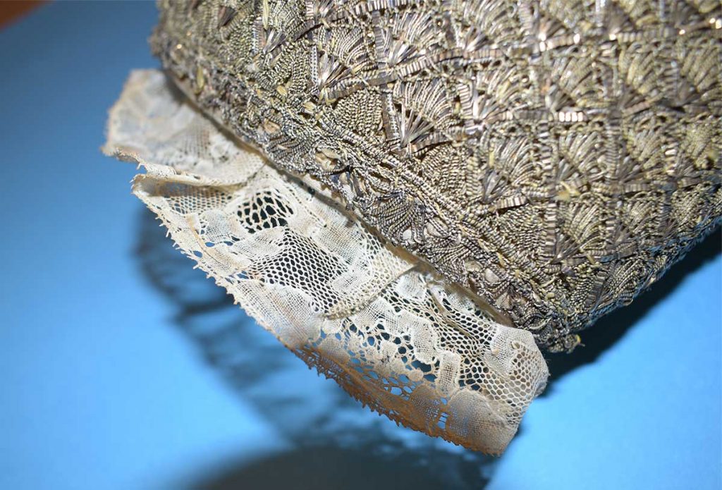 Ženský krajkový čepec