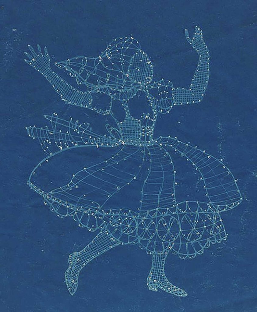 Světlotisk originálního návrhu paličkované krajky, tančící dívka v lidovém kroji, 60. léta 20. století