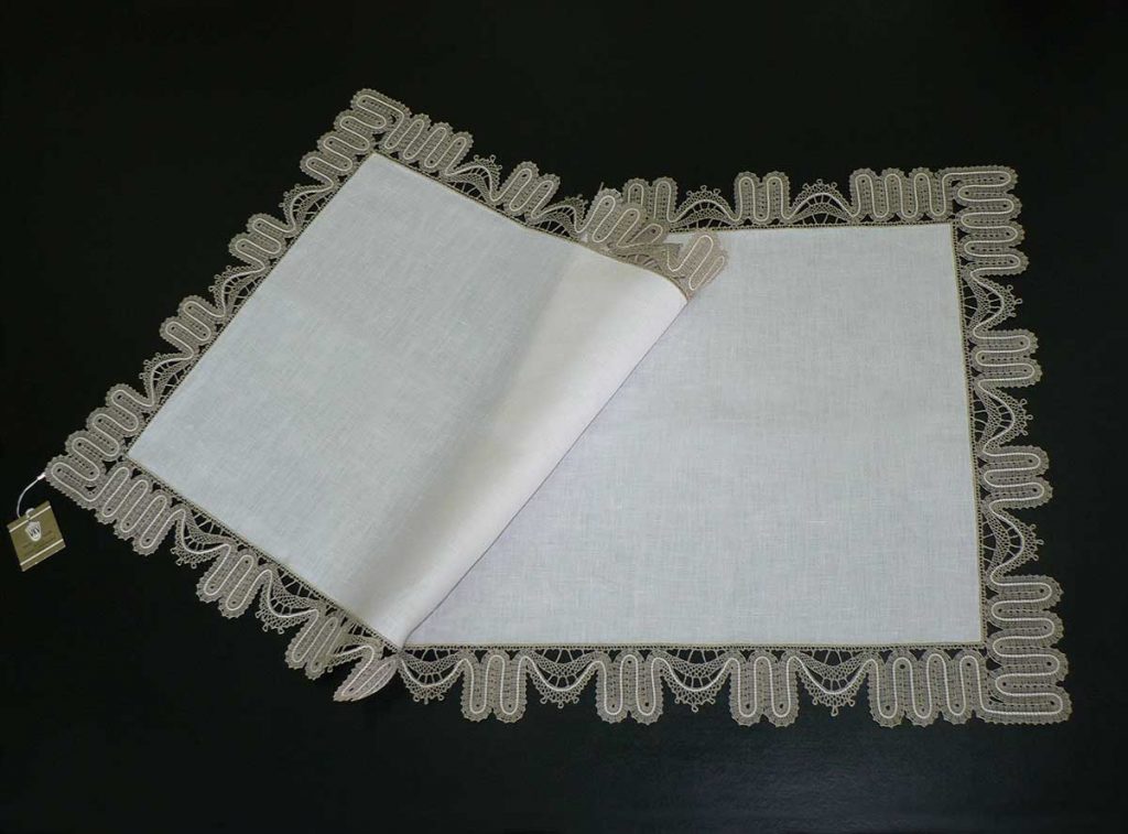 Prostírání, 92×46 cm, 1976