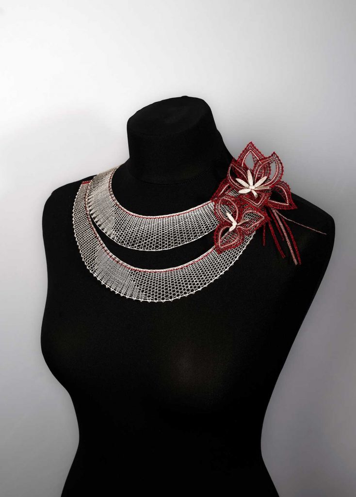 Pro Martinu, která má ráda červenou, paličkovaná krajka, 2024