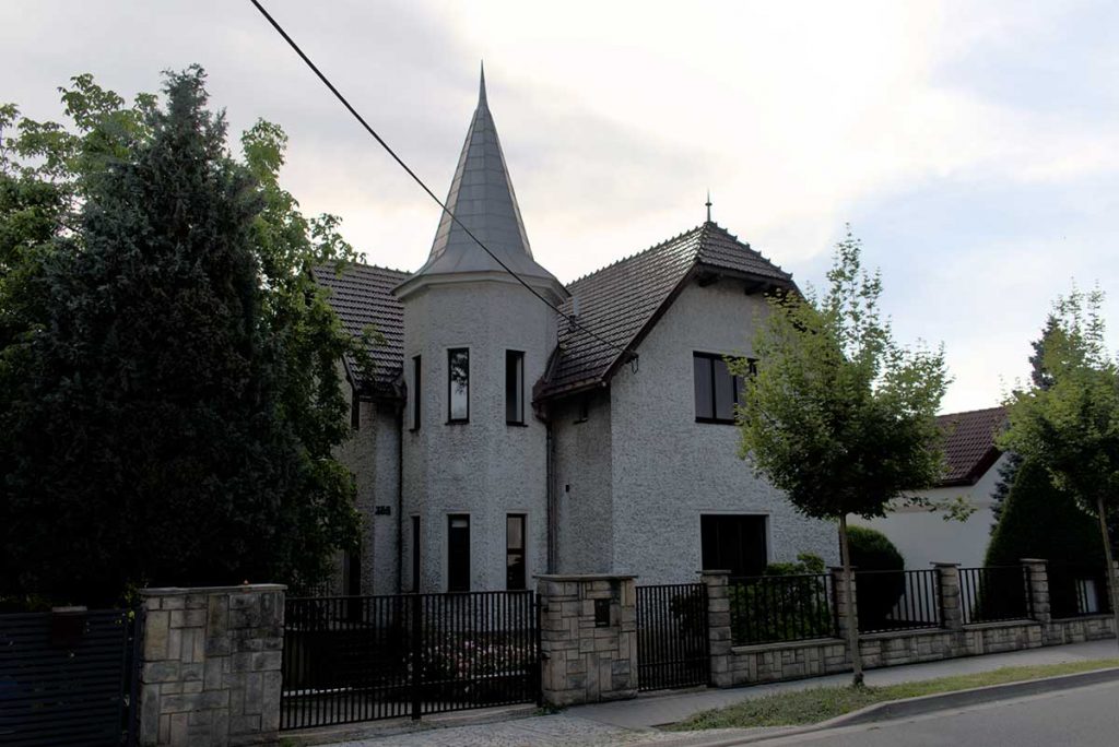 Obchod paličkovanými krajkami atd.