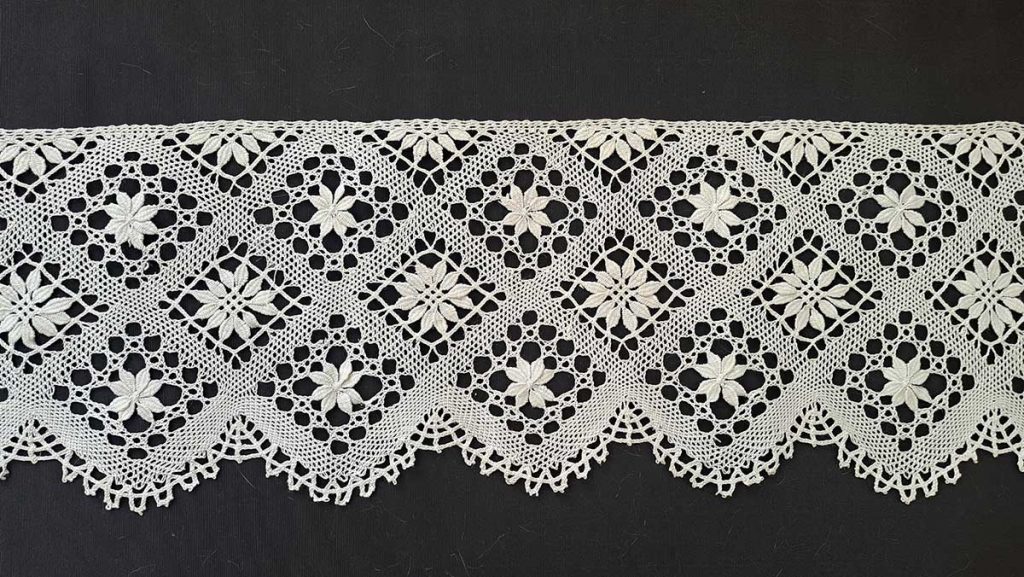 Pásová krajka (fragment z oltářního plátna), 1. polovina 20. století