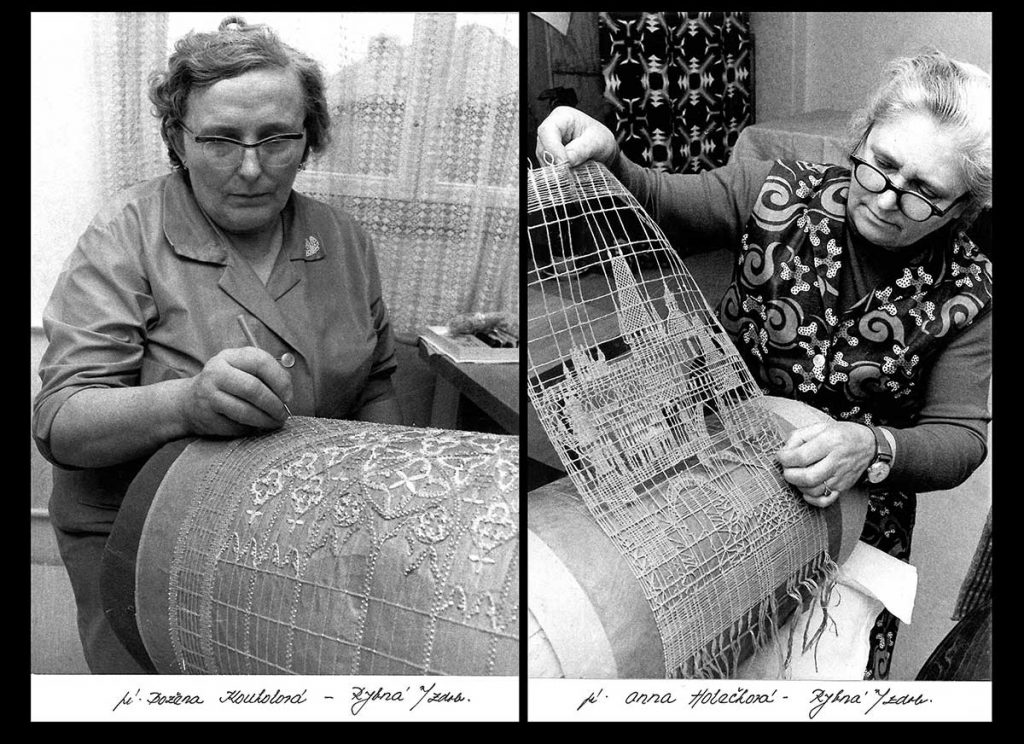 Krajkové závěsné obrázky paličkované pro Vambereckou krajku Vamberk B. Koukolovou a A. Holečkovou z Rybné nad Zdobnicí (2. pol. 20. stol.)