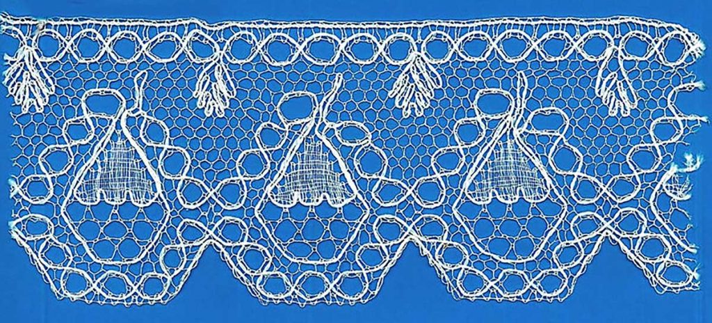 Vláčková paličkovaná krajka - žabová, 1. pol. 20. stol.