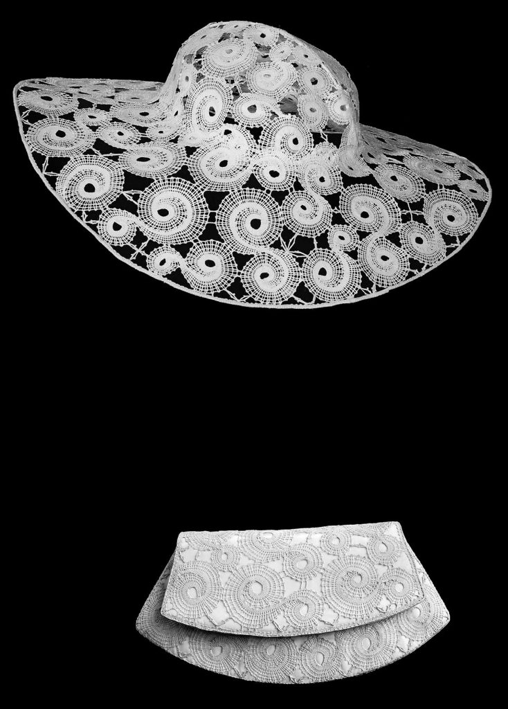 Paličkovaný klobouk a kabelka 1957