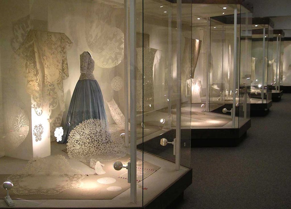 Pohled do expozice Muzea krajky Vamberk, 1969