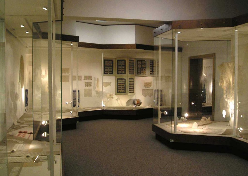 Pohled do expozice Muzea krajky Vamberk, 1969