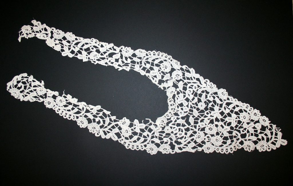 Oděvní krajková vsadka, Velký Vřešťov, 1. pol. 20. stol.