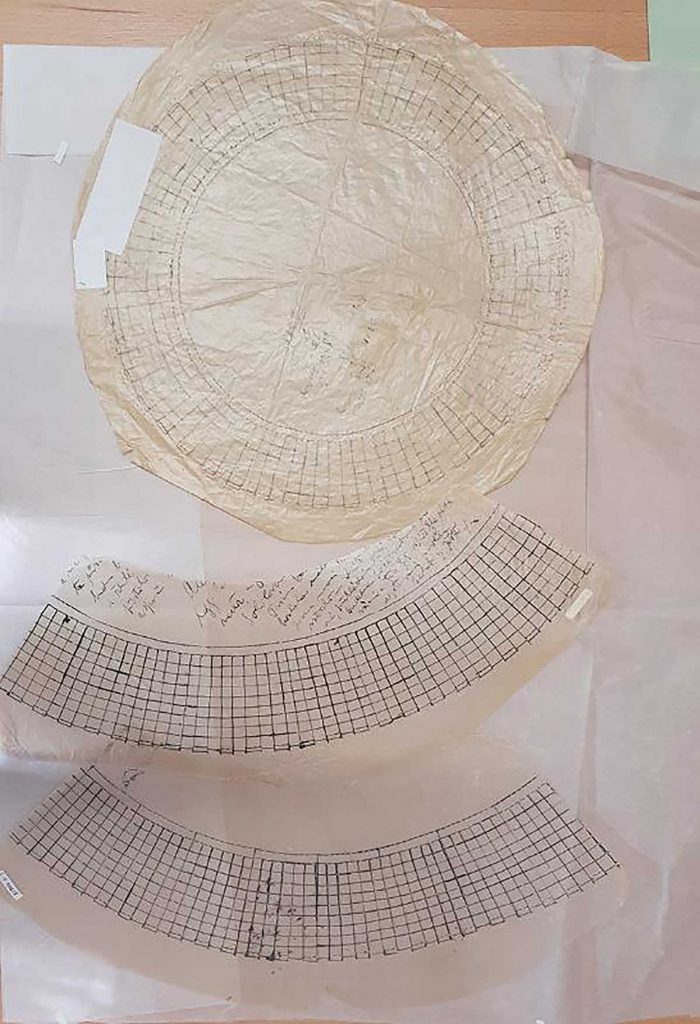 Z návrhů kruhového ubrusu Marie Sedláčková-Serbouskové,  připraveno k realizaci  Annou Sokolovou, nedatováno