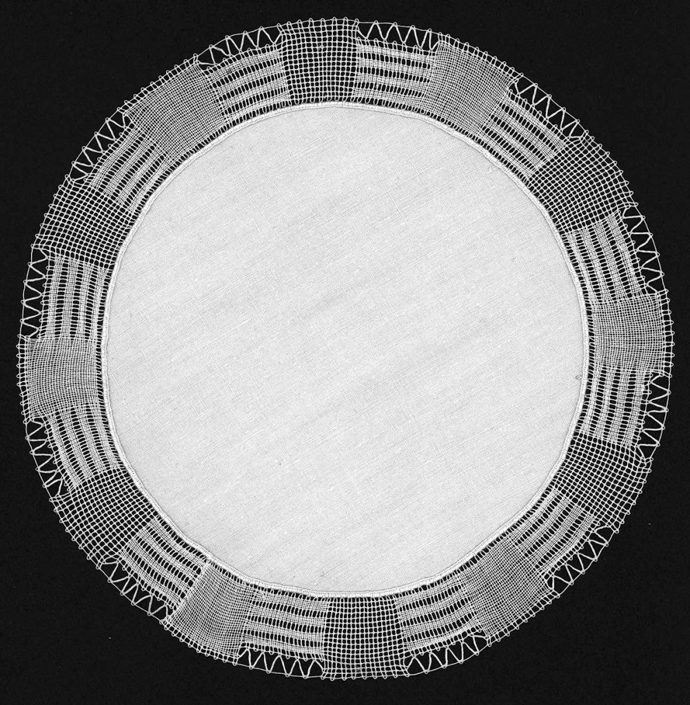 Hedvábná pokrývka, paličkovaná krajka, 1930