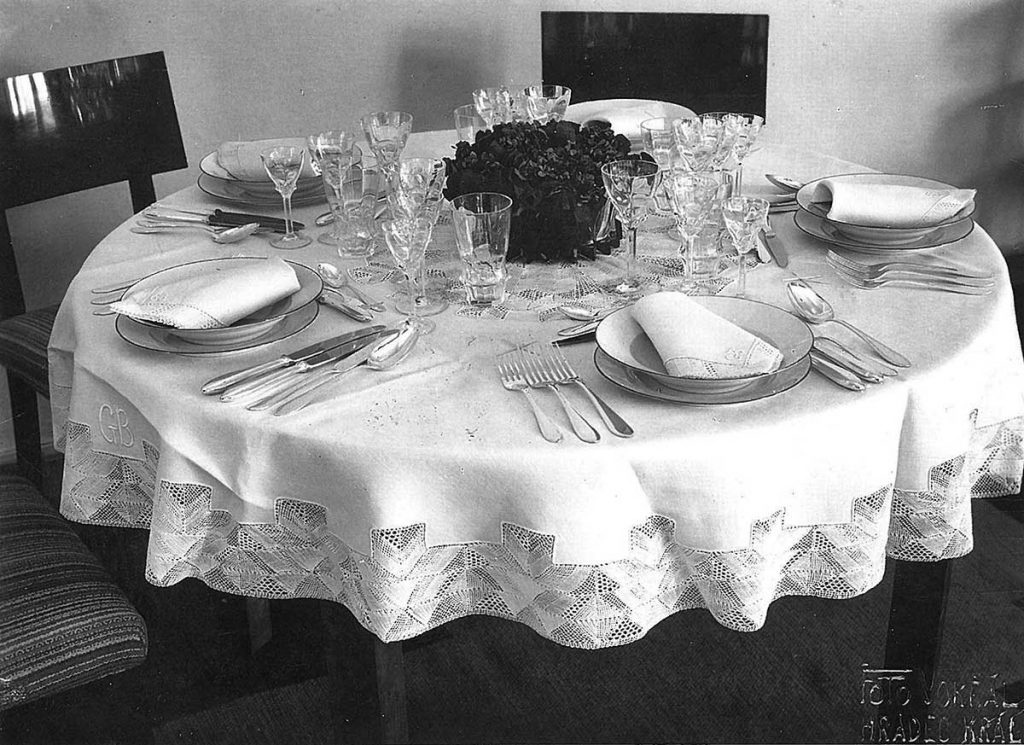 Ubrus opatřený krajkou, paličkovaná krajka, 1932