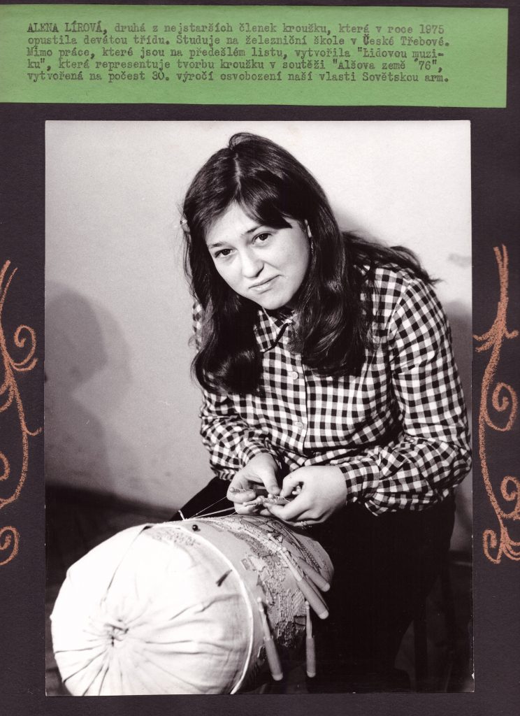 Z dokumentace činnosti krajkářského kroužku při ZŠ a MŠ ve Slatině nad Zdobnicí (70. léta 20. stol.)