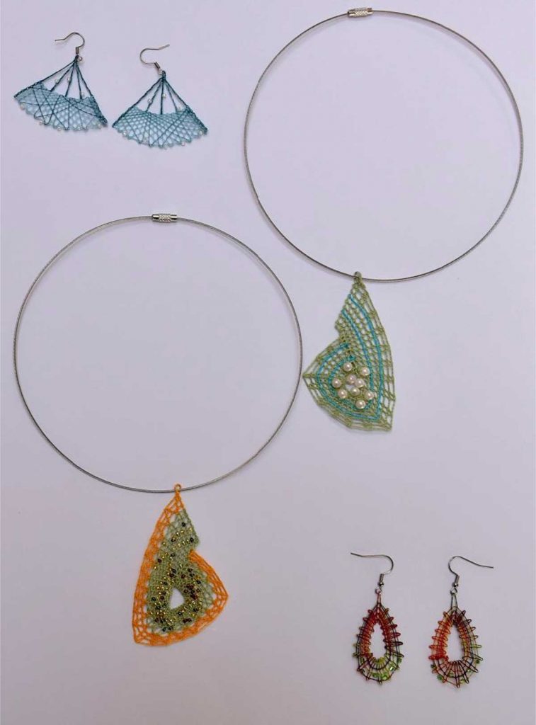 Soubor paličkovaných šperků, len, bavlna a skleněné korálky, paličkování, 2023