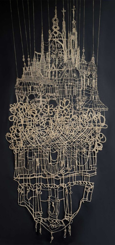 Praha kvetoucí, len, 210×100 cm, paličkovaná krajka, 1980