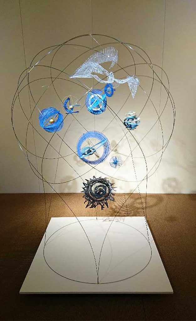 Můj malý vesmír, len, paličkovaná krajka, 2018