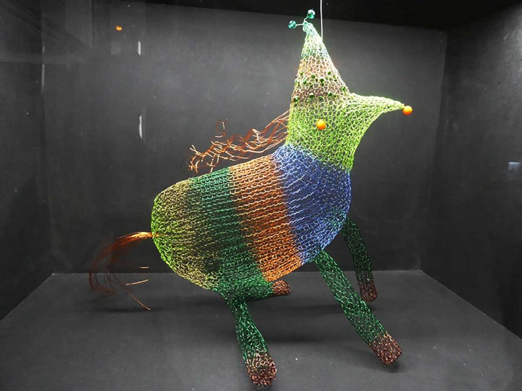 Barvy všecky, drát, vlastní technika