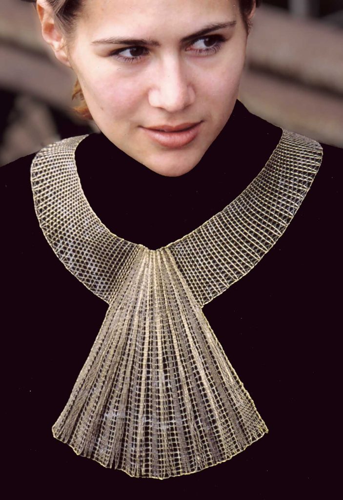 Náhrdelník I, leonské předivo a dracoun, paličkovaná krajka