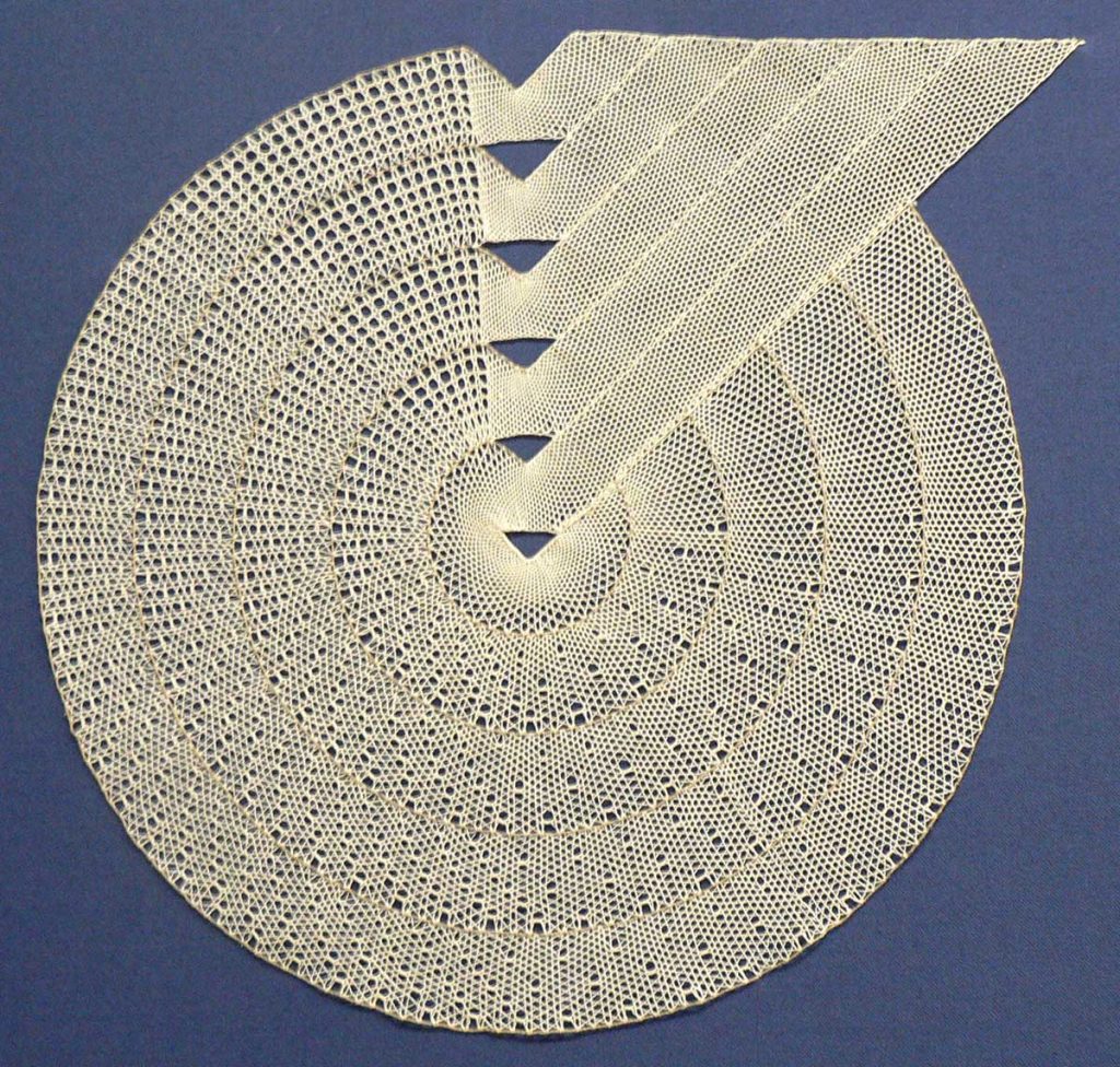 Pokrývky, bavlna, paličkovaná krajka, 1992