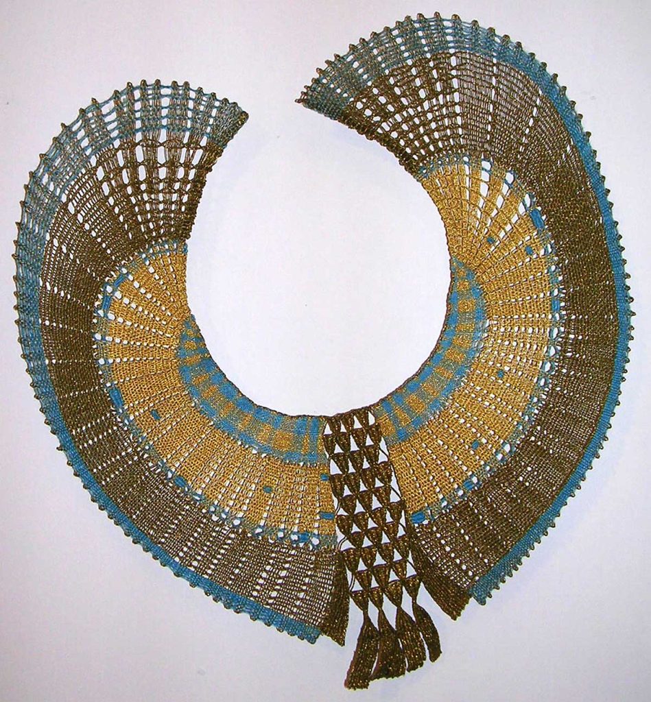 Límcový náhrdelník Tutanchamon I, dracoun, 37×35 cm, paličkovaná krajka, 1993