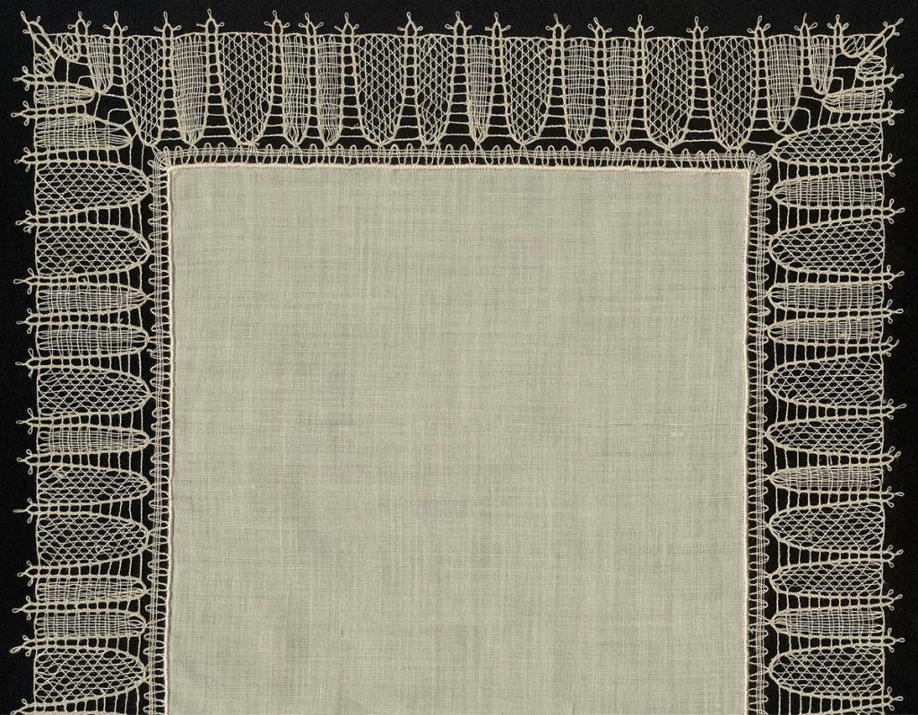 Ozdobný kapesník (detail), paličkovaná krajka, 1972