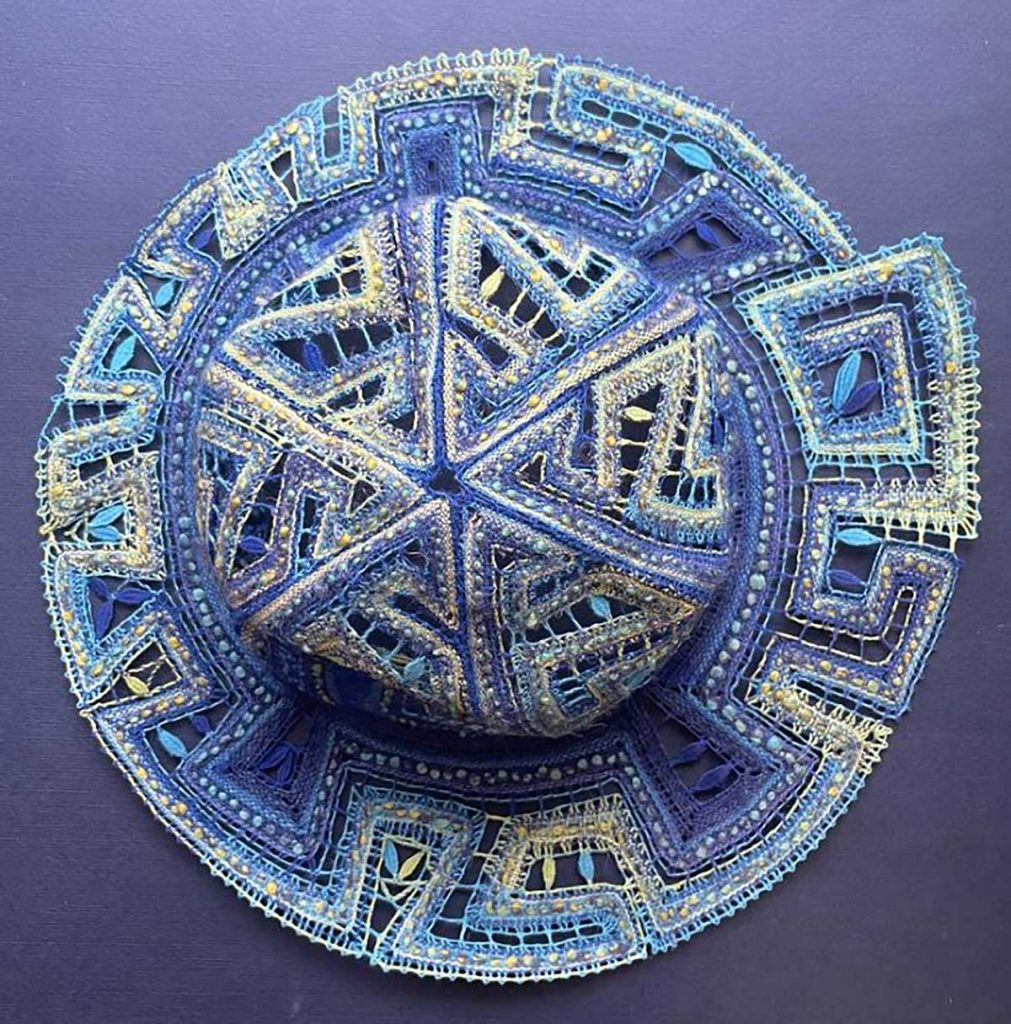 Klobouk, len a vlna, paličkovaná krajka, 2022