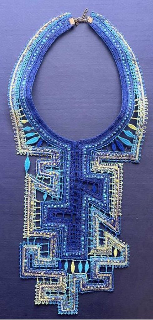 Náhrdelník, len a vlna, paličkovaná krajka, 2022