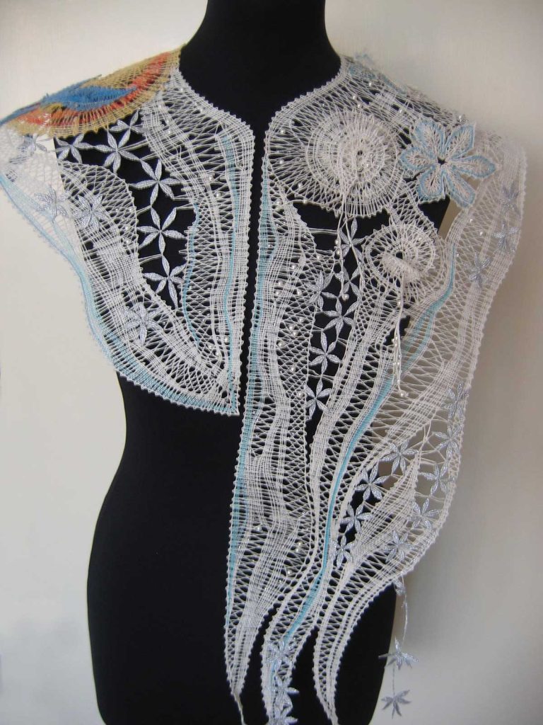 Límec "Zimní krajina", lněná příze, perličky, paličkovaná krajka, 55×90 cm, 2000