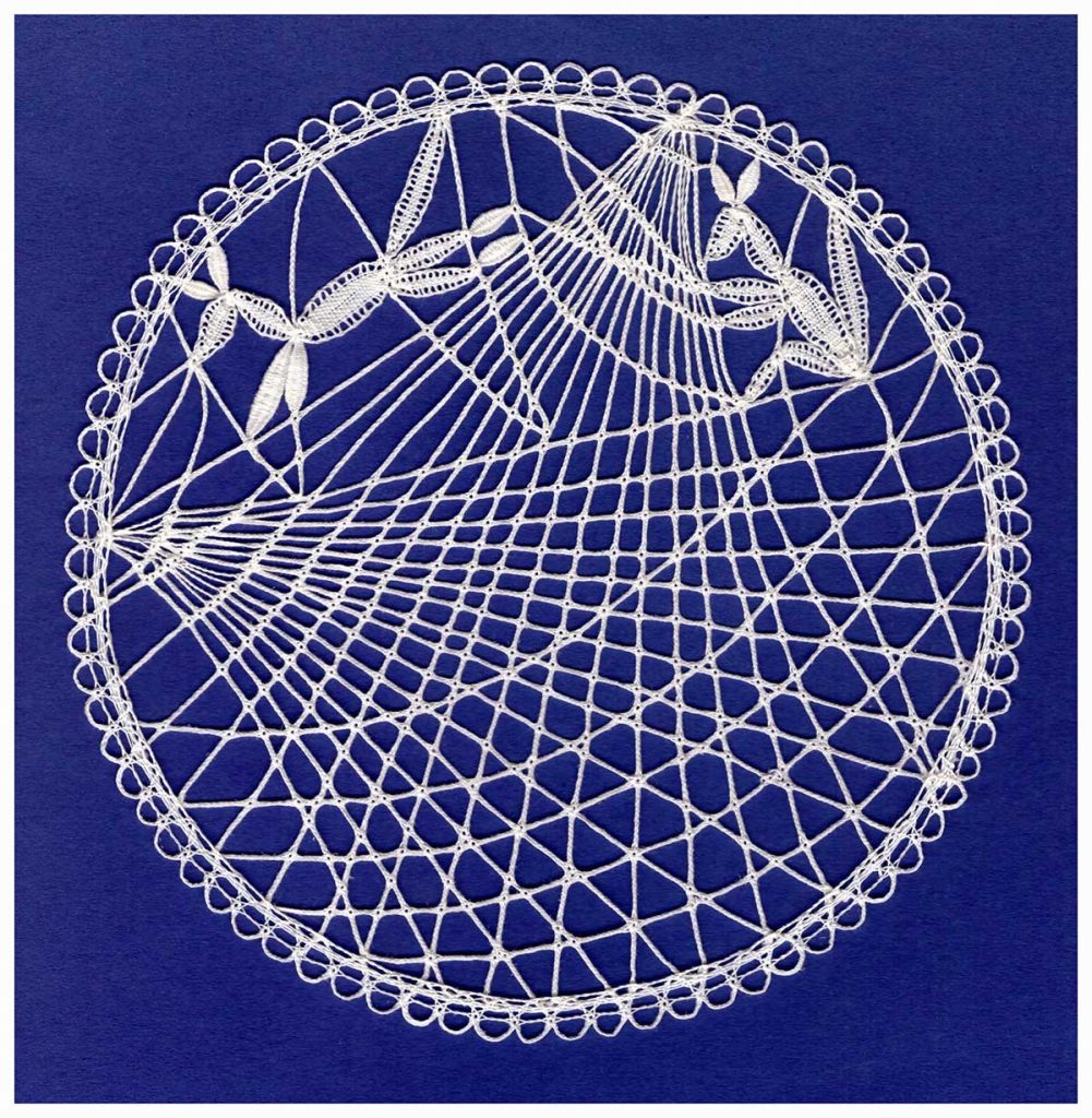 Pokrývka (podle návrhu E. Paličkové), bavlna, průměr 14 cm, 2020