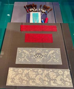 Paličkovaná krajka