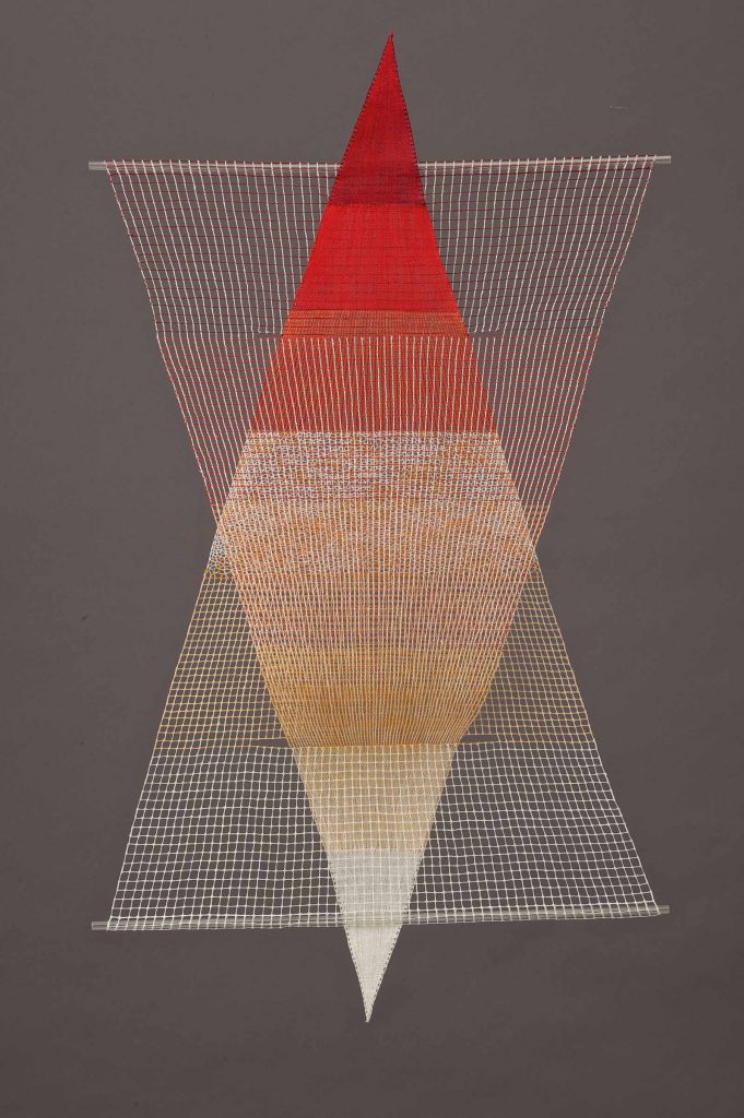 Autorka: profesorka Marie Vaňková, název: "Rodina", paličkovaná krajka, barevná a bílená lněná příze, realizace Věra Prášilová, 2015