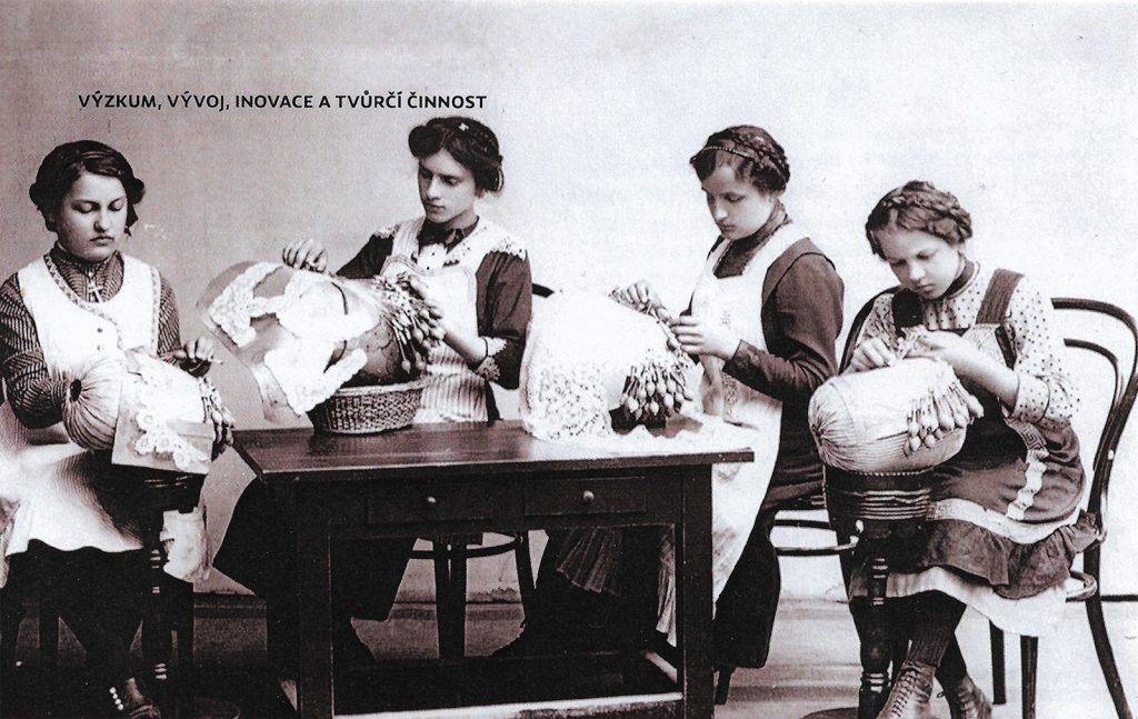 Časopis: Rok (s) UHK, str. 26-27 (naskenováno a optimalizováno pro web)