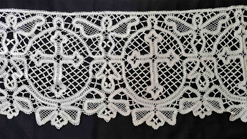 Krajka k rochetě z Východních Čech z konce 19. století