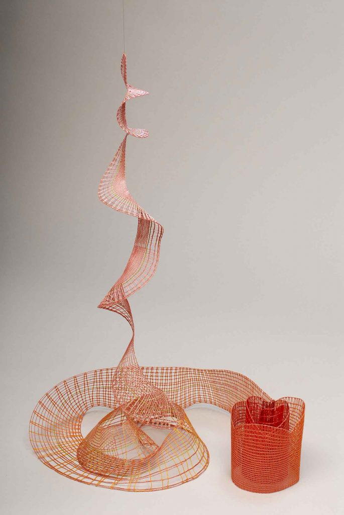 Prostorová krajka Marie Vaňkové s názvem Květinu najdeš na každé cestě.