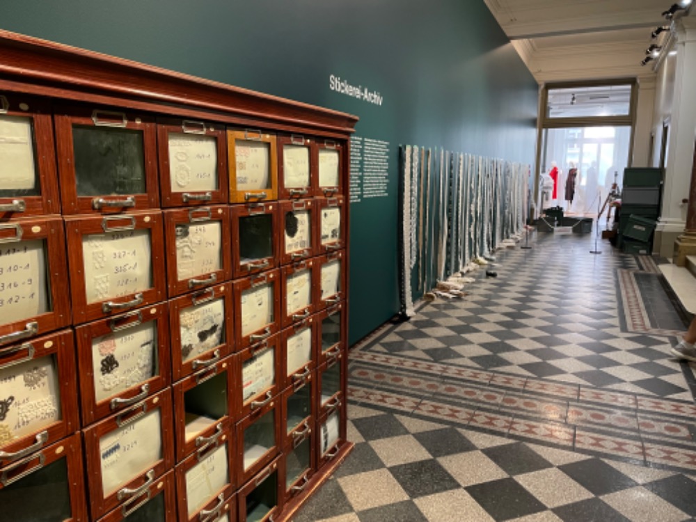 Edukační aktivity: Stickerei-Archiv. Foto: dr. Lucie Tikalová