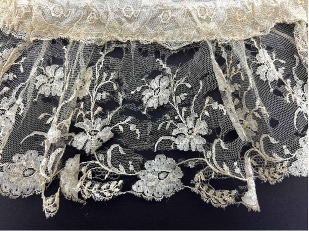 Čepec – Trhliny před restaurováním