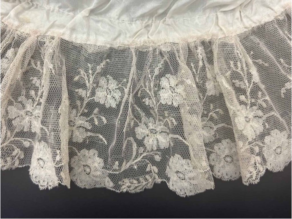 Čepec – zastřižený okraj tylu