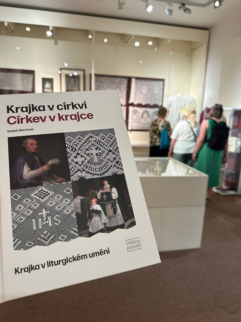 Vernisáž výstavy Krajka v církvi a Církev v Krajce